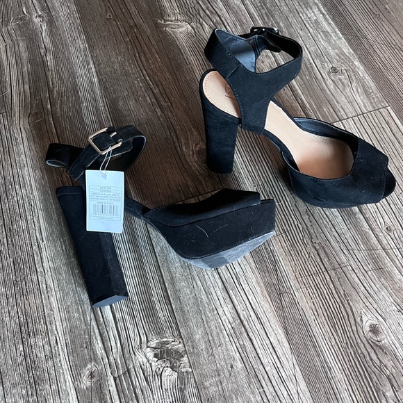 Mossimo Black Heels - Picture 4 of 6